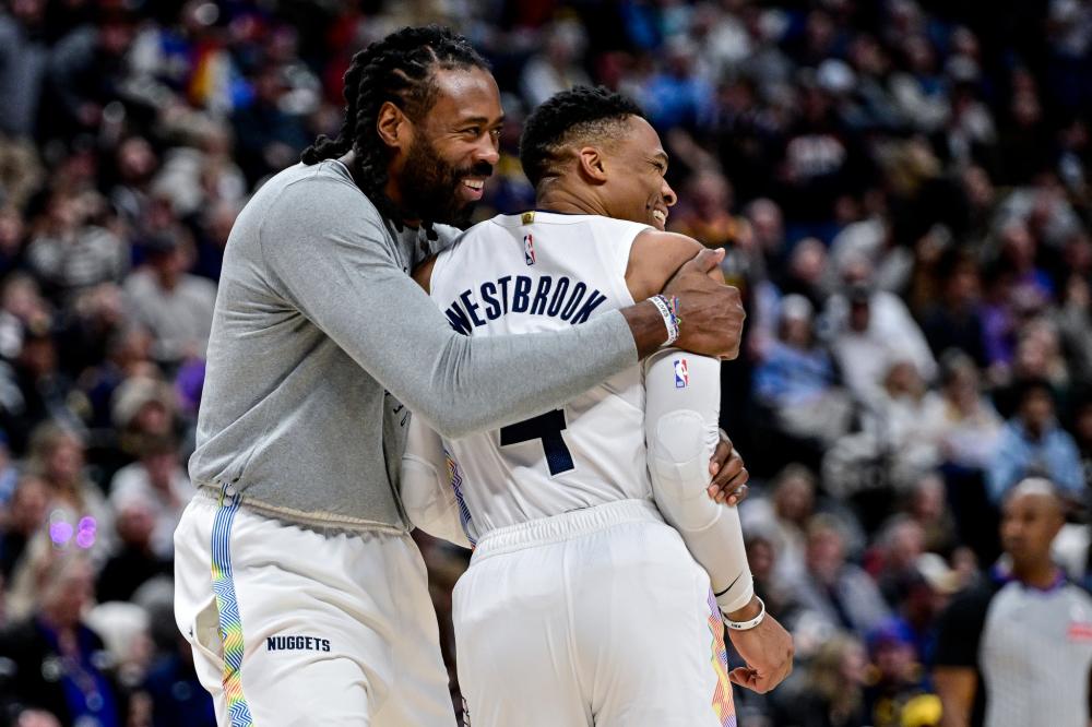 她不仅能提 她不仅能提