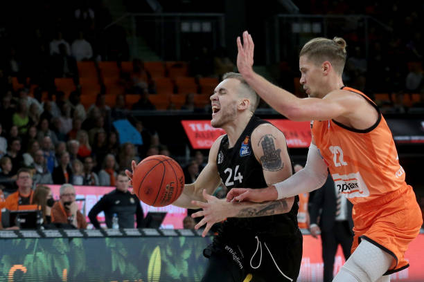 双方经过一 双方经过一