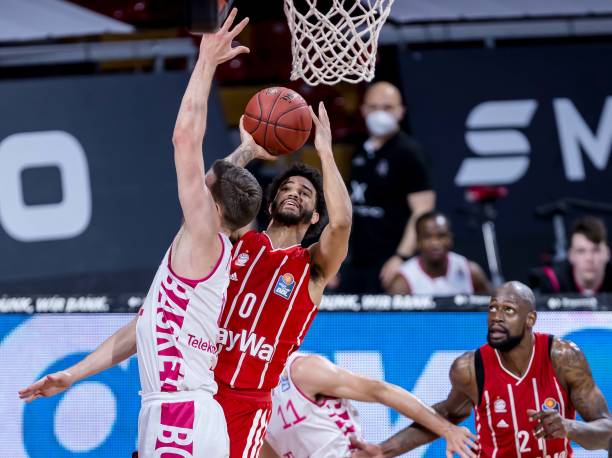 两人在公开 两人在公开